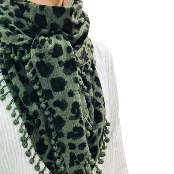 Boo Gemes Cashmere Pom Pom Printed Wrap In Camo Animal - Picture 2 of 5
